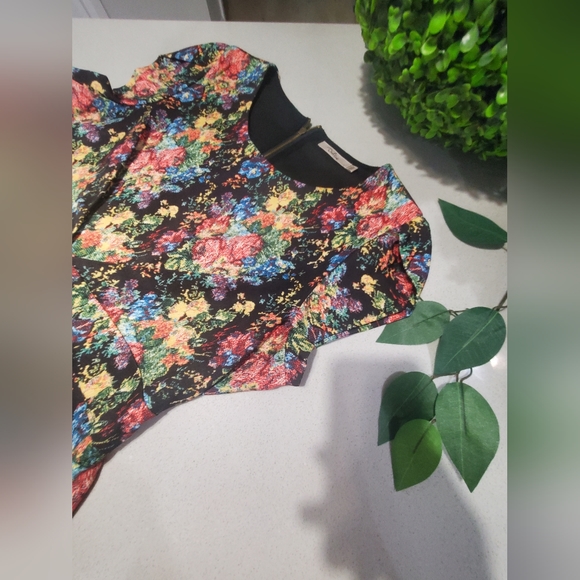 NWOT DARLING Très jolie robe neuve à manches courtes avec motifs effet tissage - Picture 3 of 9